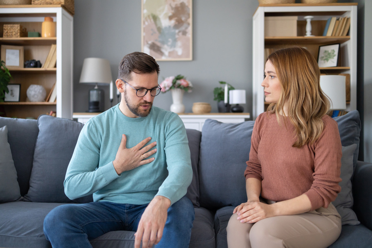 8 Body Language Cues Smart People Read Instantly